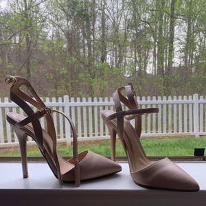 Worn once size 7 beige strappy heels